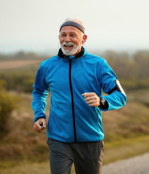 Man exercising as part of a healthy lifestyle to support bladder health